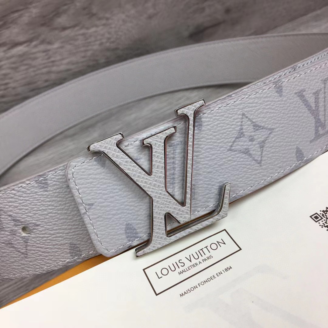 Louis Vuitton LV Initiales 40MM Reversible Belt     M0158V - FashionPlug
