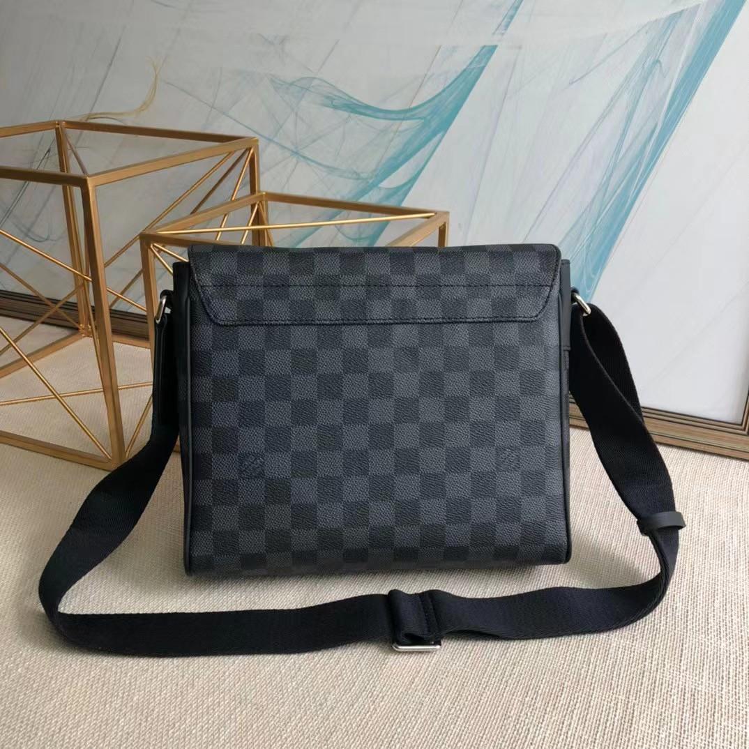 Louis Vuitton Mens's Messenger Bag Damier Black(25x22x8CM)  - FashionPlug