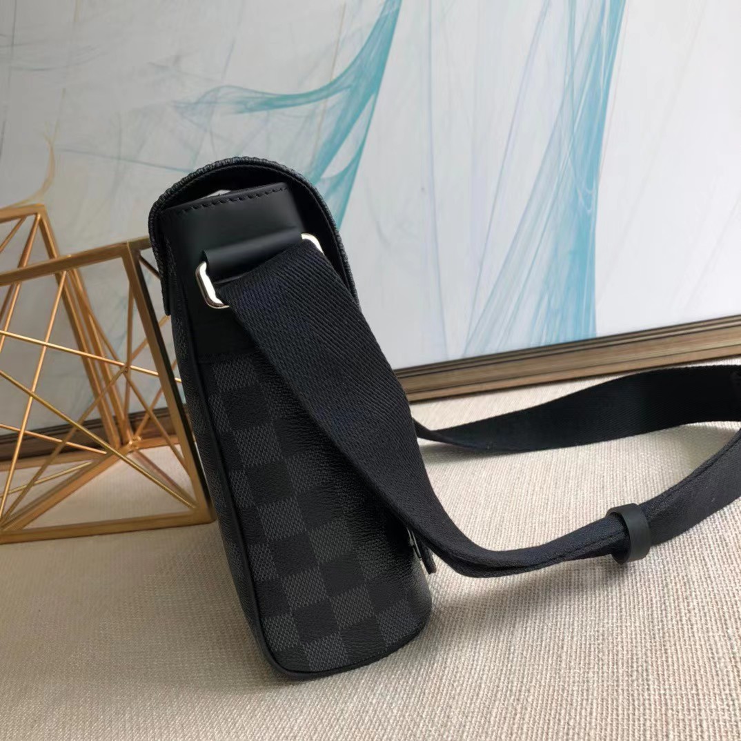 Louis Vuitton Mens's Messenger Bag Damier Black(25x22x8CM)  - FashionPlug