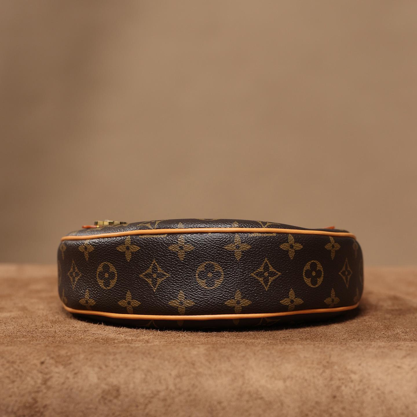 Louis Vuitton Loop  (23-13-6cm) M81098 - FashionPlug