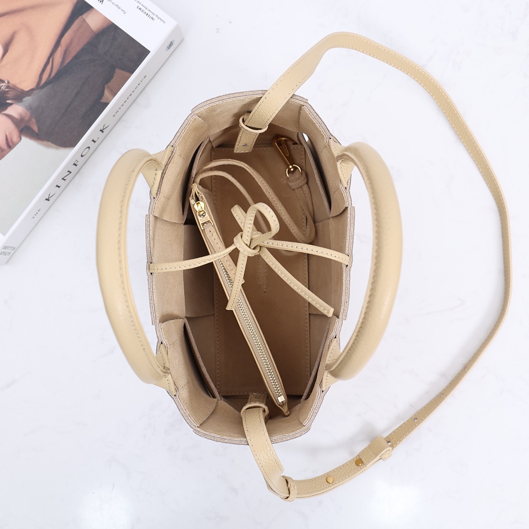 Bottega Veneta Mini Arco Tote Bag - FashionPlug