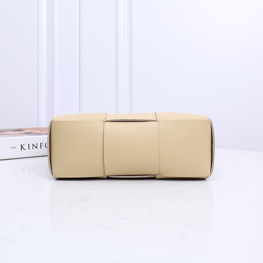 Bottega Veneta Mini Arco Tote Bag - FashionPlug