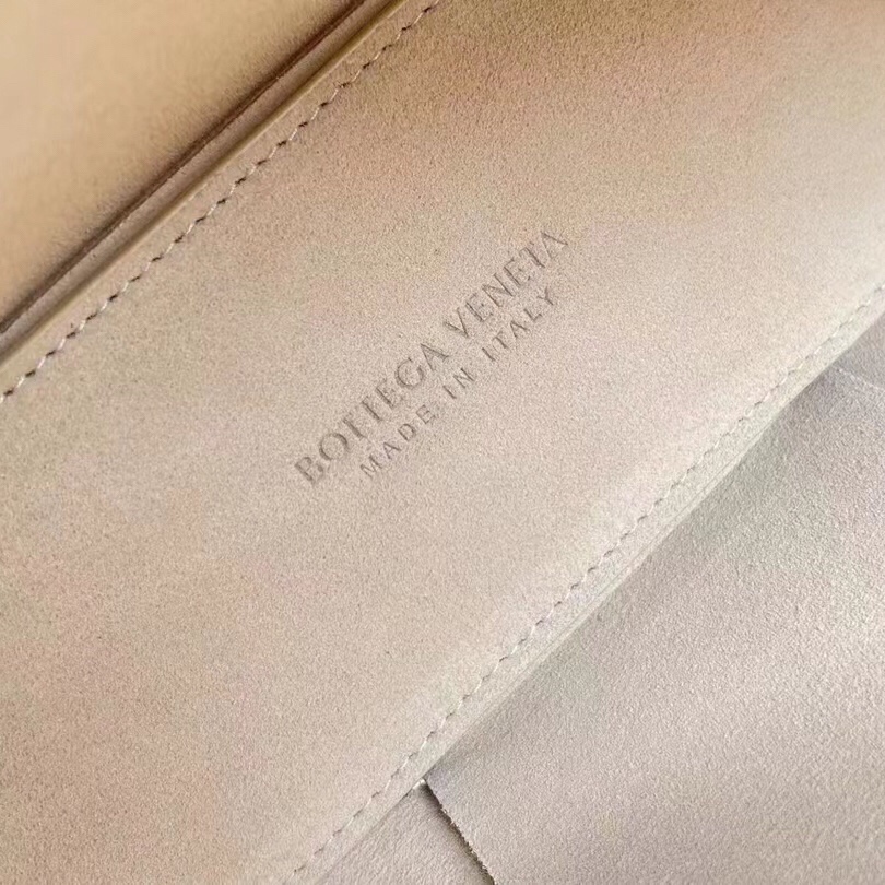 Bottega Veneta Mini Arco Tote Bag - FashionPlug