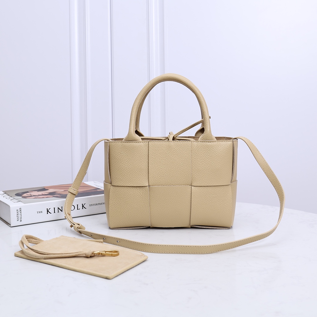 Bottega Veneta Mini Arco Tote Bag - FashionPlug