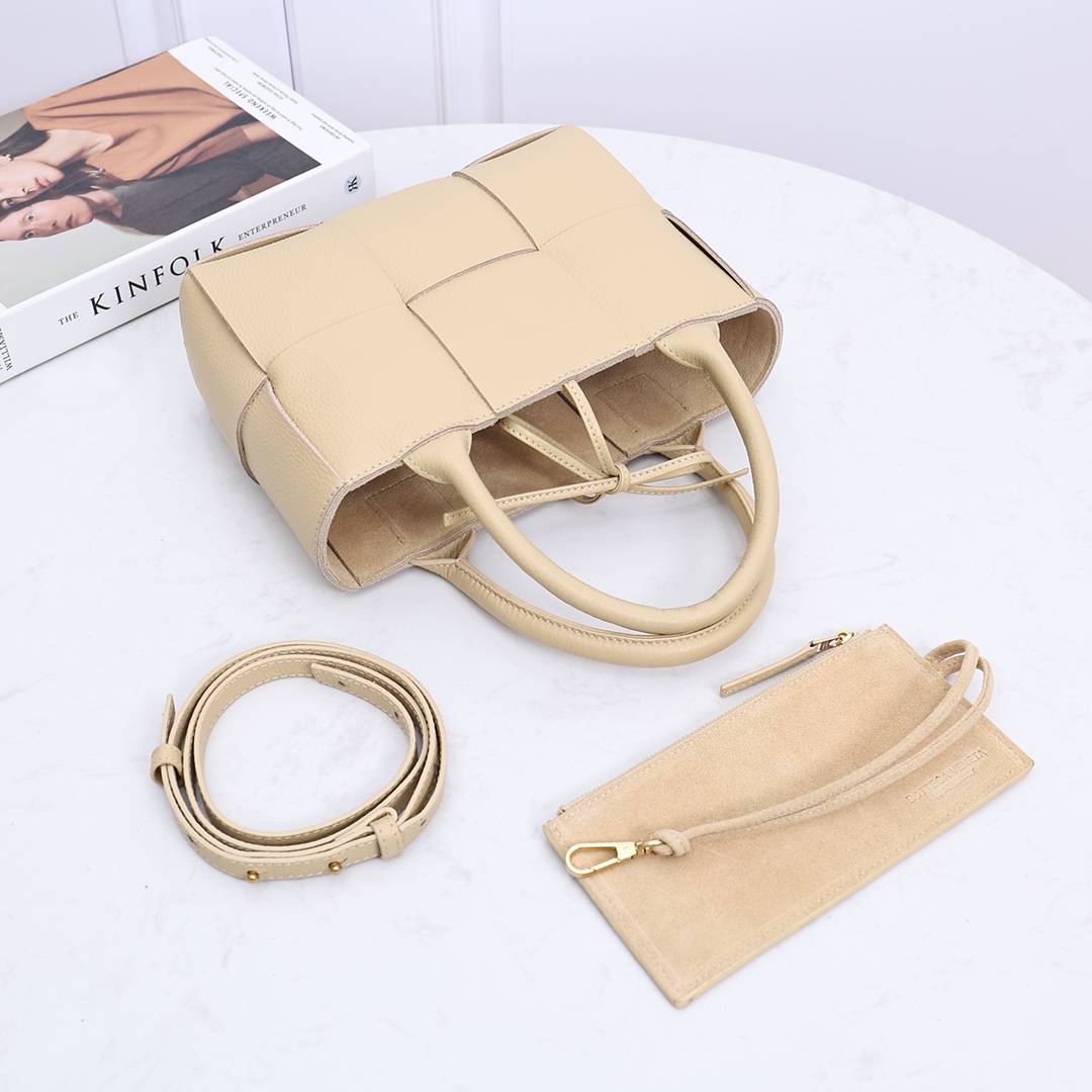 Bottega Veneta Mini Arco Tote Bag - FashionPlug