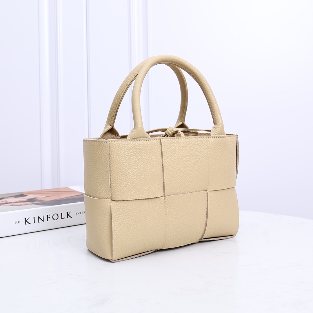 Bottega Veneta Mini Arco Tote Bag - FashionPlug