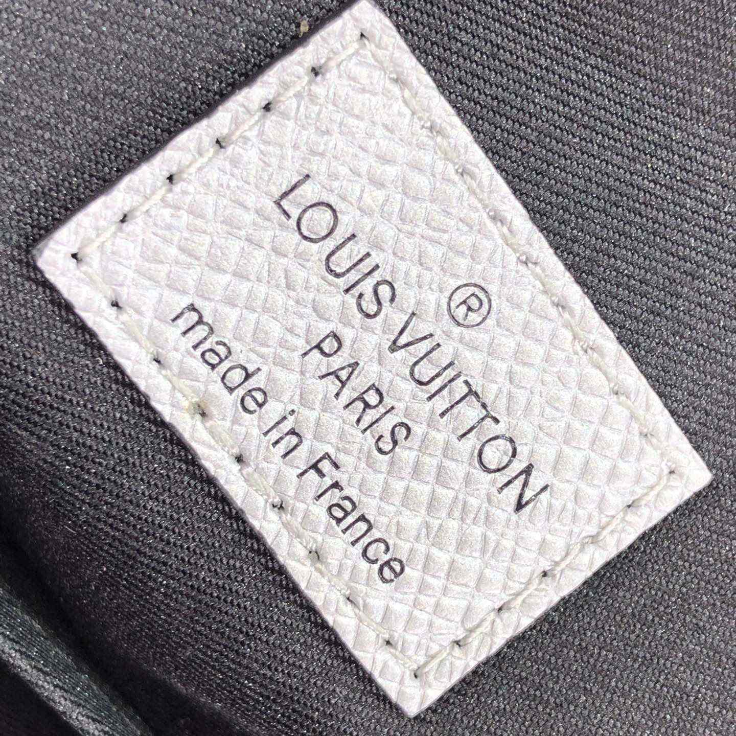Louis Vuitton Outdoor Slingbag  (13-21-5cm)   M30833 - FashionPlug