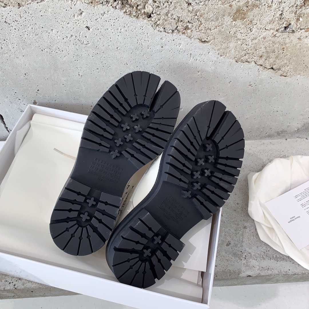 Maison Margiela Tabi Lace-Ups Loafers - FashionPlug