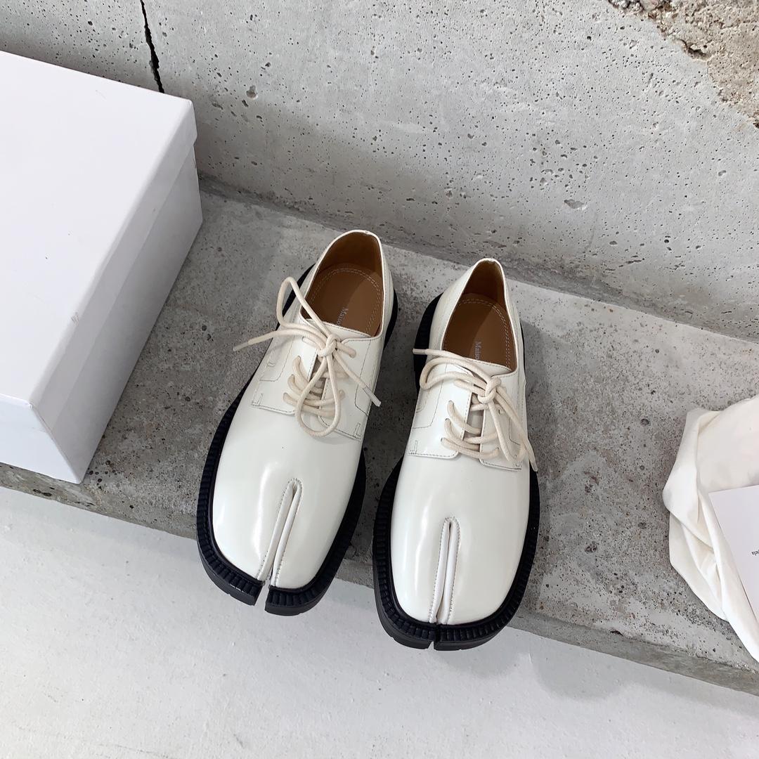 Maison Margiela Tabi Lace-Ups Loafers - FashionPlug