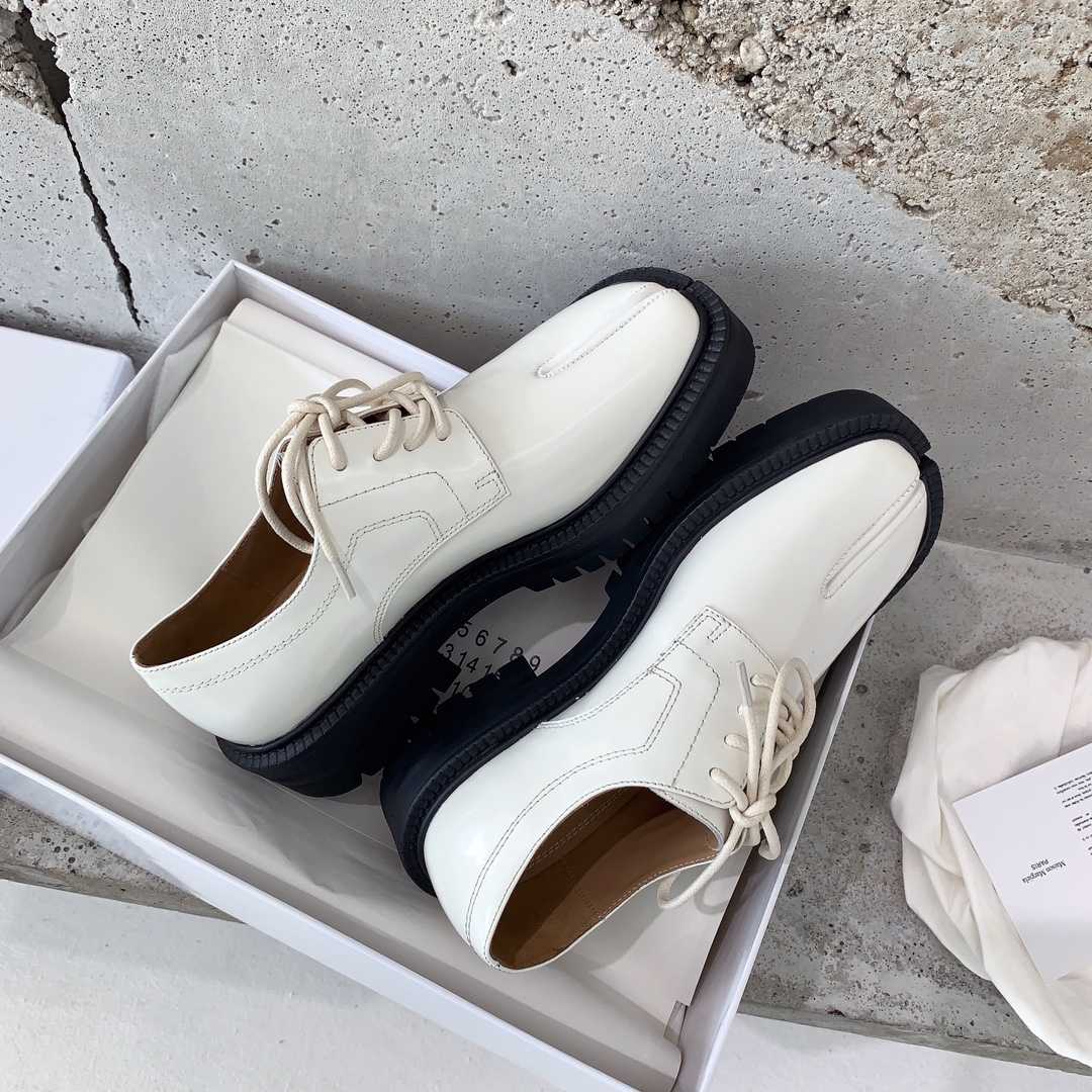 Maison Margiela Tabi Lace-Ups Loafers - FashionPlug