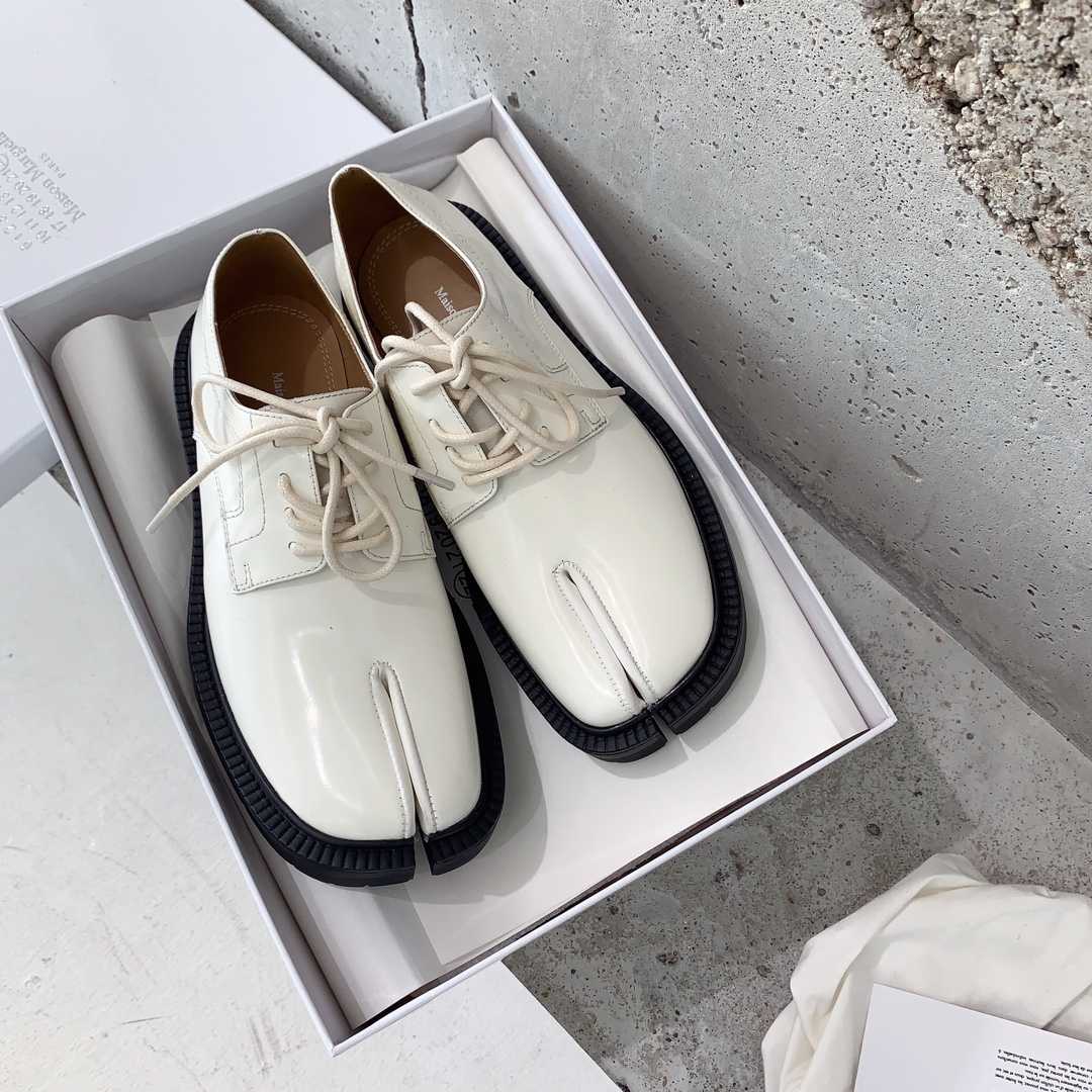 Maison Margiela Tabi Lace-Ups Loafers - FashionPlug