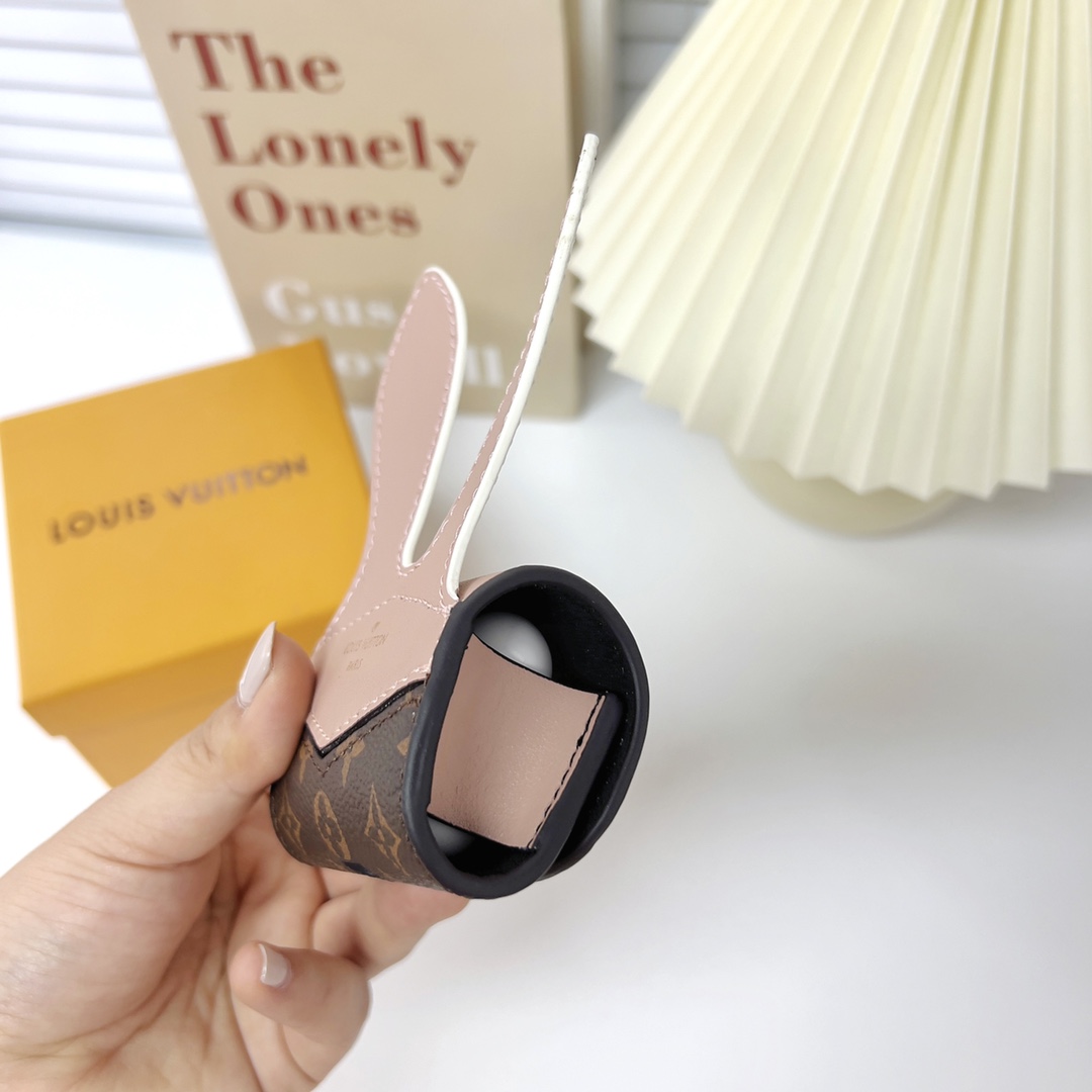 Louis Vuitton Rabbit Earpods Case    GI0863 - FashionPlug