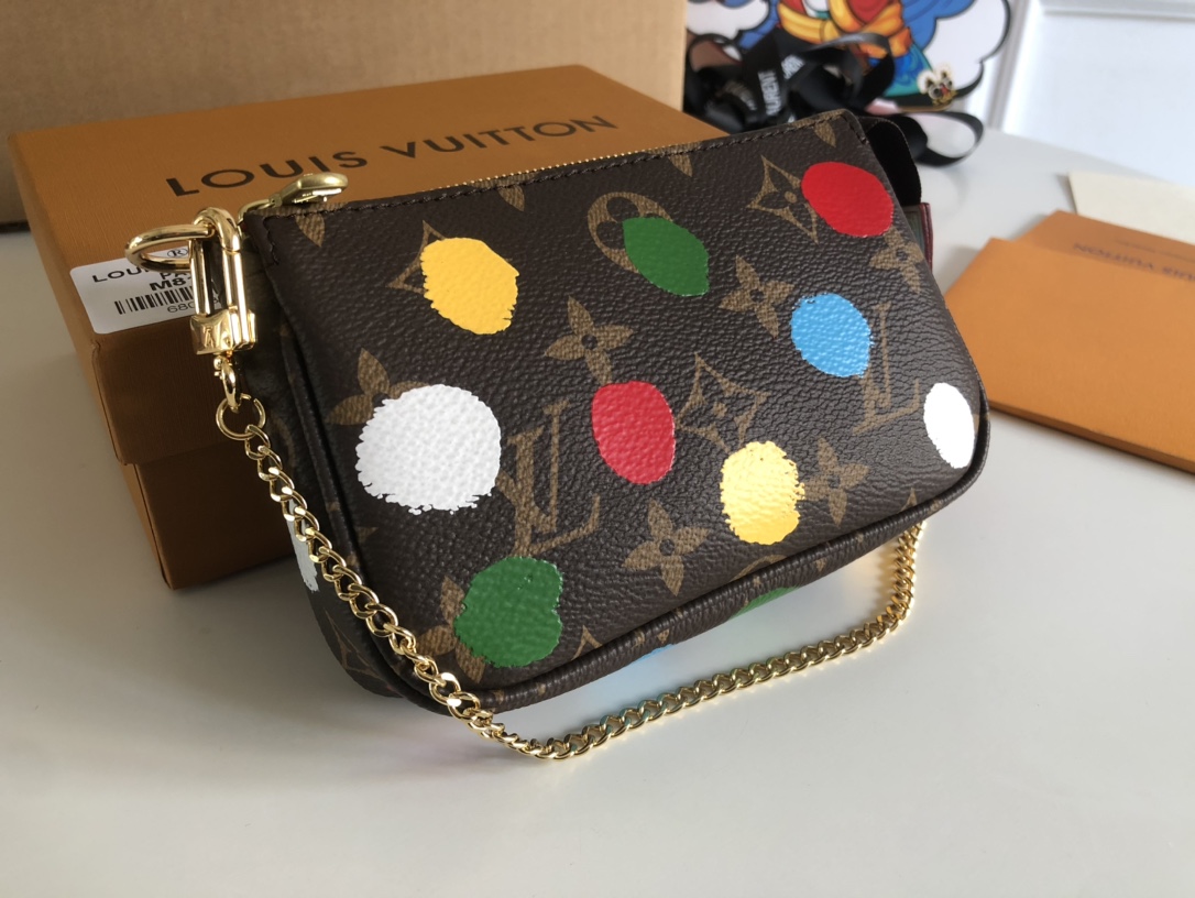Louis Vuitton LV x YK Mini Pochette Accessoires(14 x 9 x 2cm)        M81866 - FashionPlug