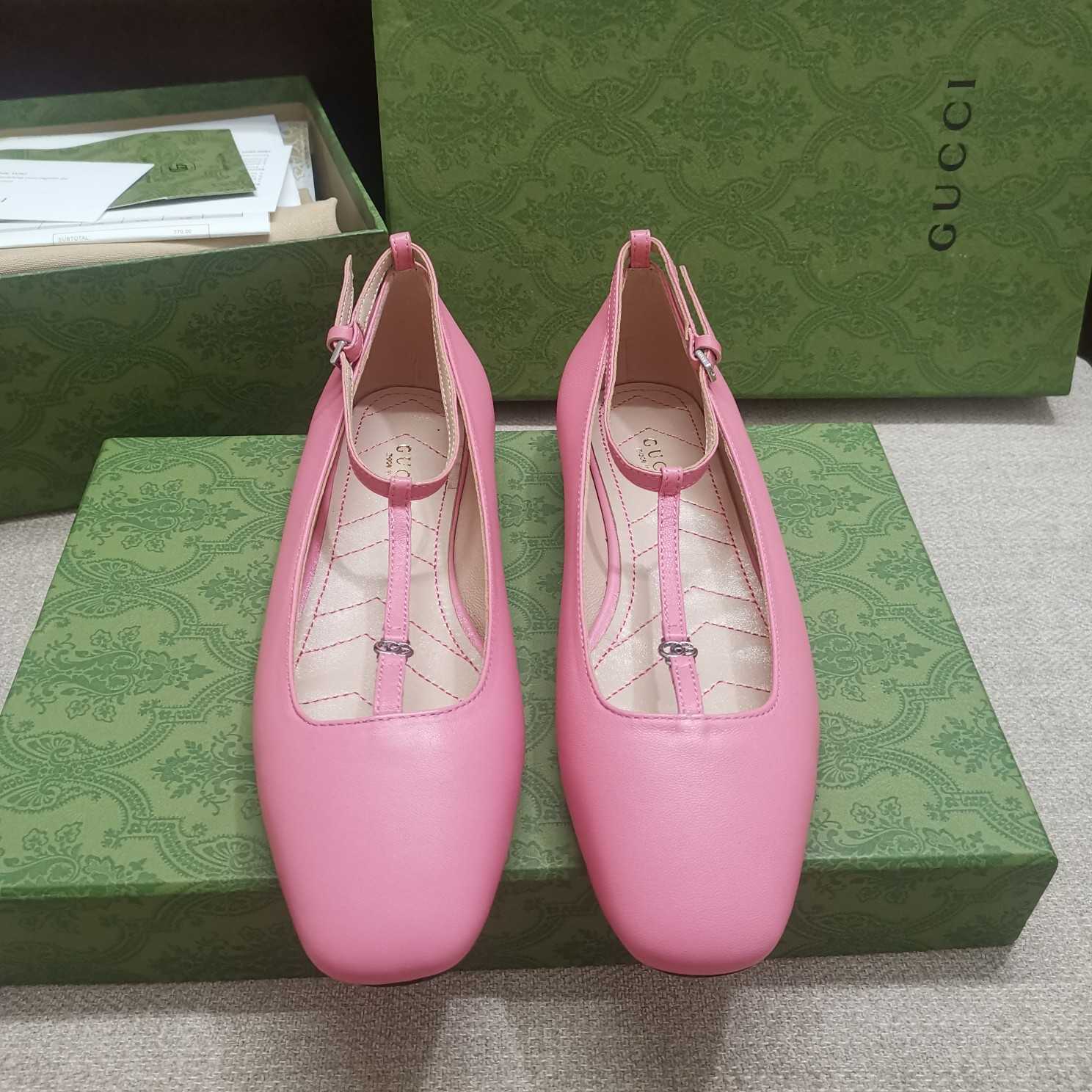 Gucci Women's Ballet Flat With Double G - FashionPlug