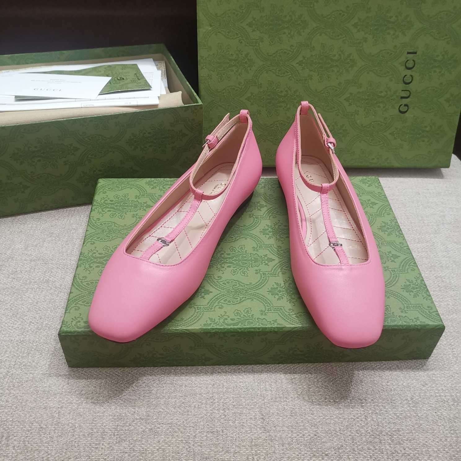Gucci Women's Ballet Flat With Double G - FashionPlug
