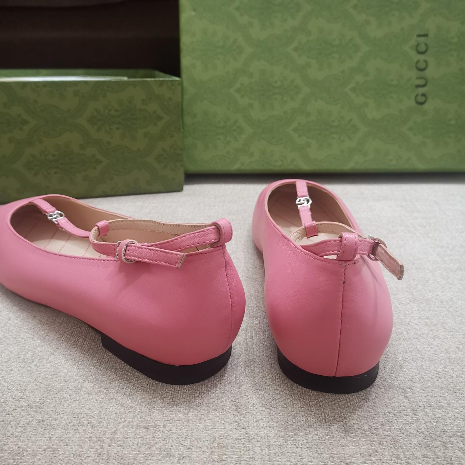Gucci Women's Ballet Flat With Double G - FashionPlug