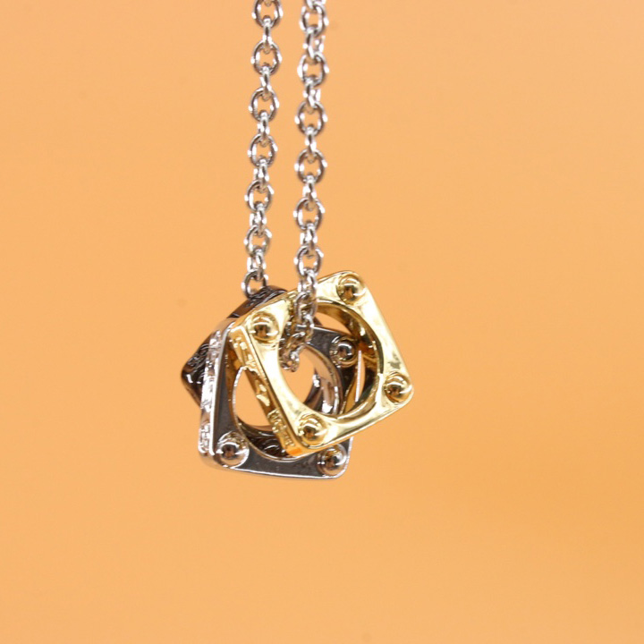 Louis Vuitton Monogram Bold Necklace    M00675 - FashionPlug