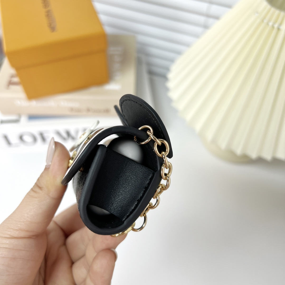 Louis Vuitton Panda Earpods Case    GI0861 - FashionPlug