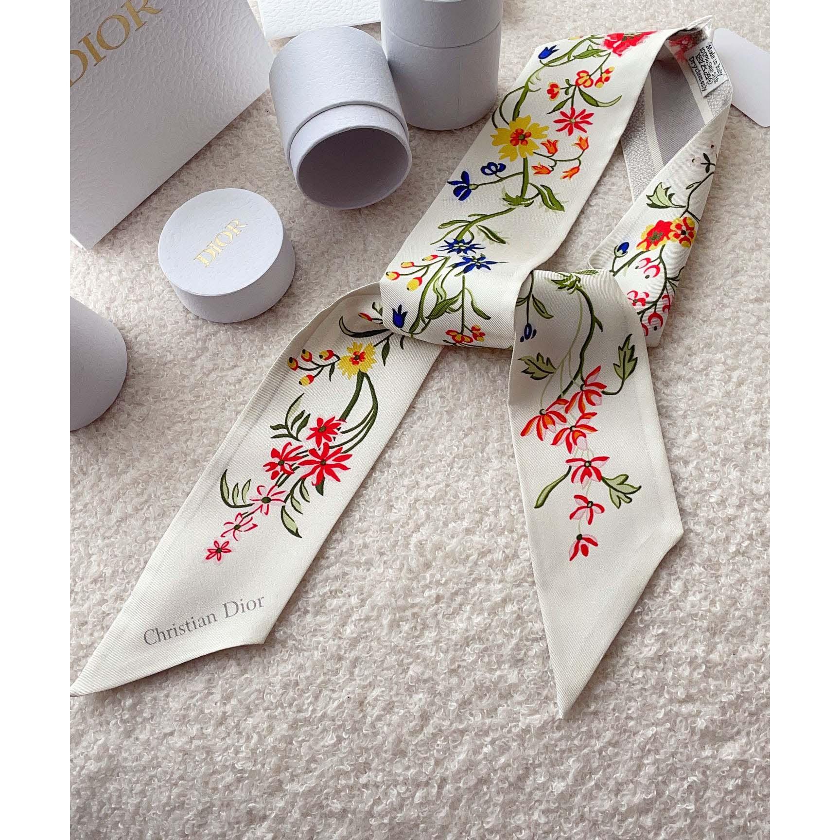 Dior Petites Fleurs Mitzah Scarf - FashionPlug