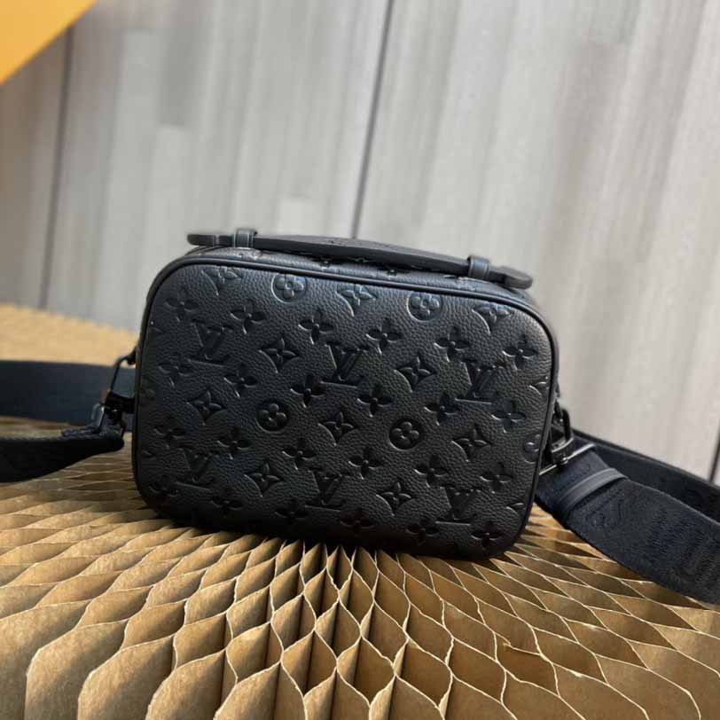 Louis VuittonS Lock Messenger   (22 x 18 x 8cm)   M58489 - FashionPlug