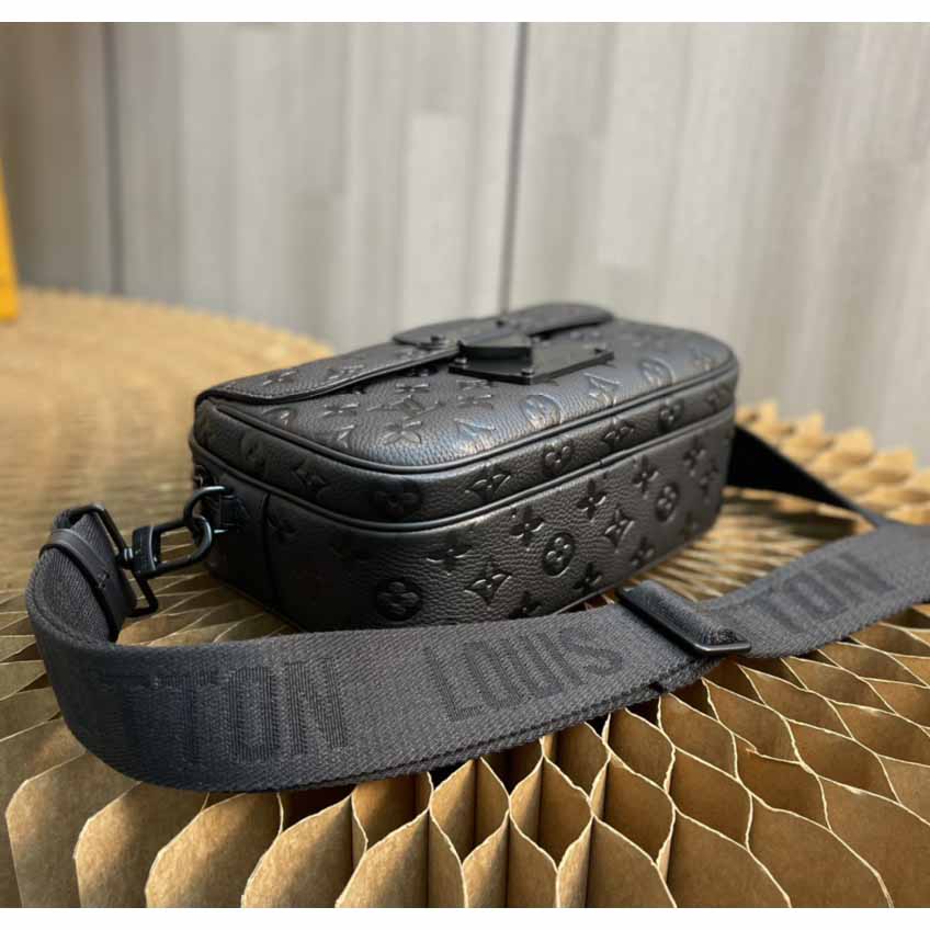 Louis VuittonS Lock Messenger   (22 x 18 x 8cm)   M58489 - FashionPlug