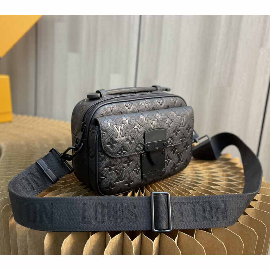 Louis VuittonS Lock Messenger   (22 x 18 x 8cm)   M58489 - FashionPlug