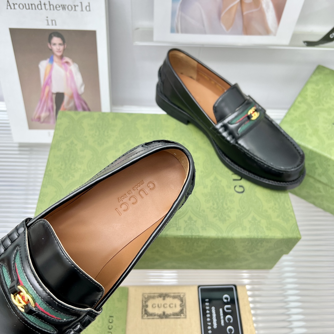 Gucci Loafer With Interlocking G - FashionPlug