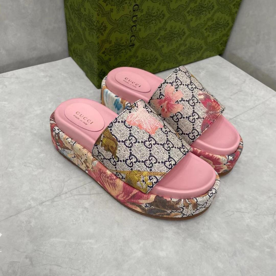 Gucci Online Exclusive Women's Flora Sandal - FashionPlug
