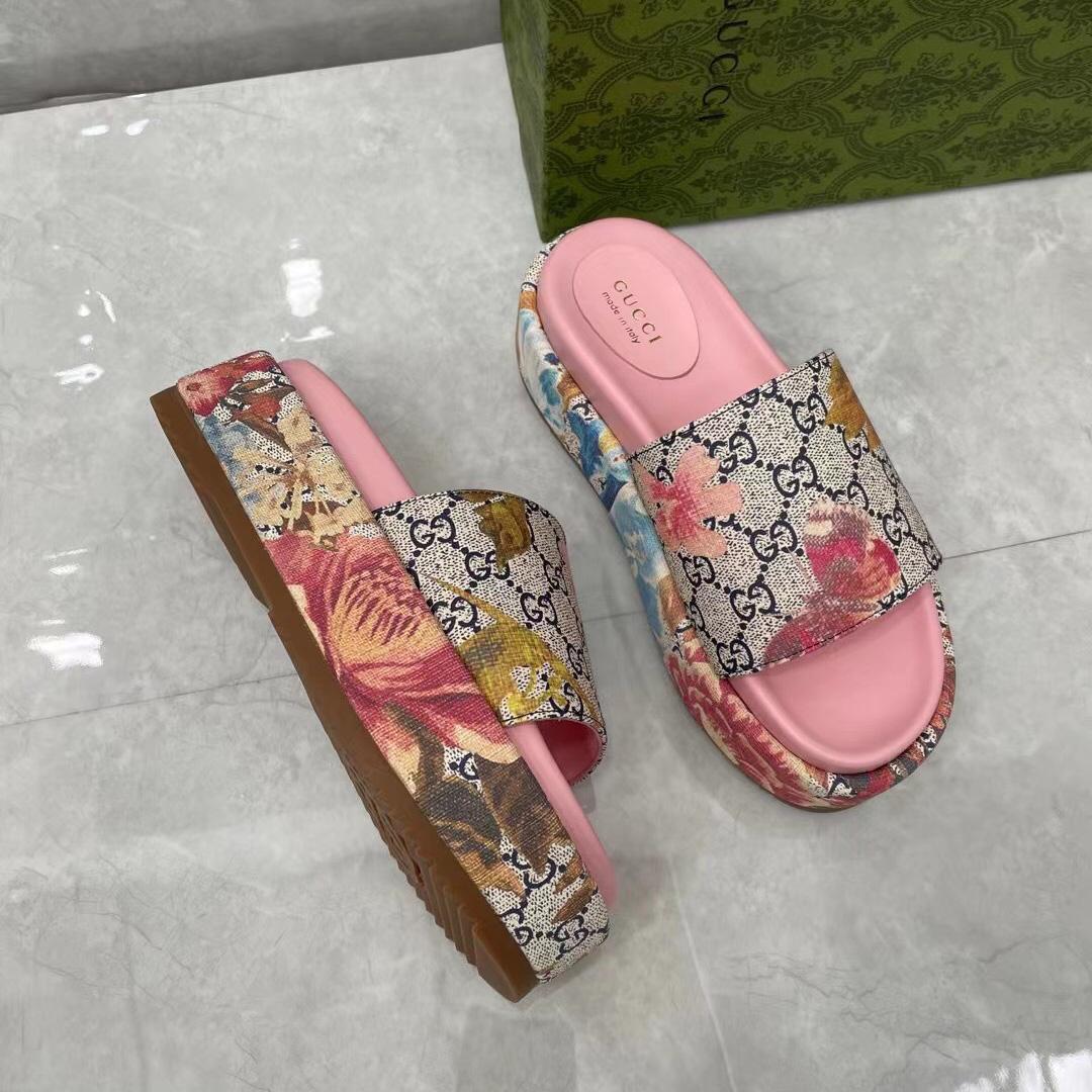 Gucci Online Exclusive Women's Flora Sandal - FashionPlug