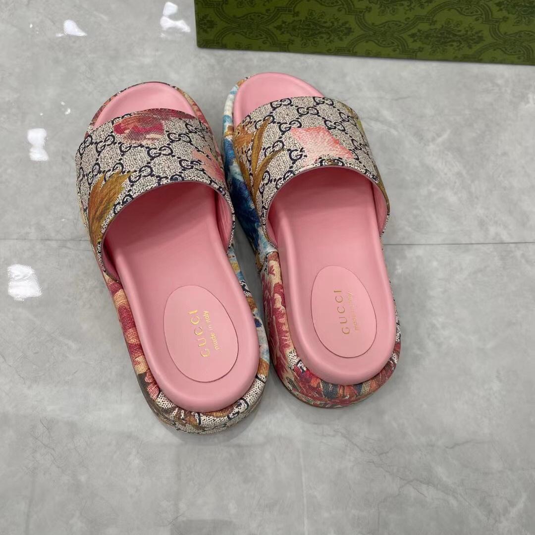 Gucci Online Exclusive Women's Flora Sandal - FashionPlug