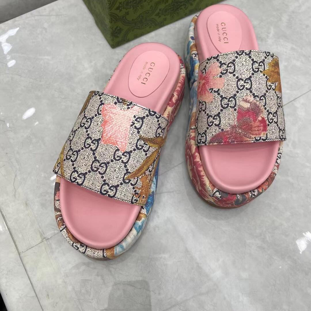 Gucci Online Exclusive Women's Flora Sandal - FashionPlug