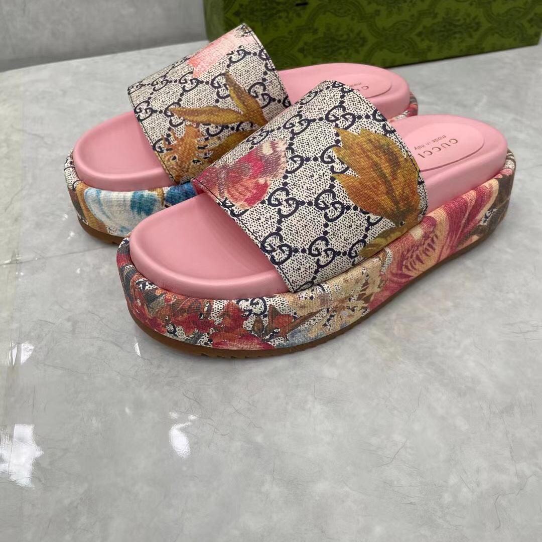Gucci Online Exclusive Women's Flora Sandal - FashionPlug