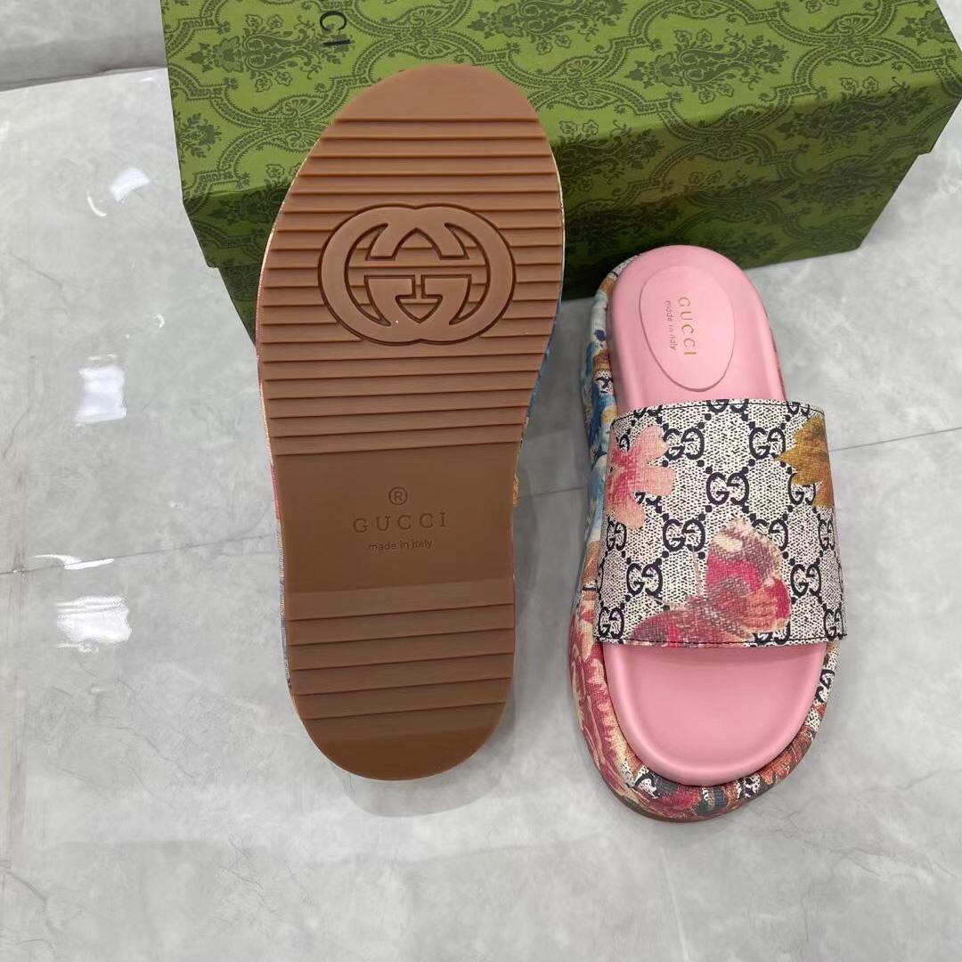 Gucci Online Exclusive Women's Flora Sandal - FashionPlug