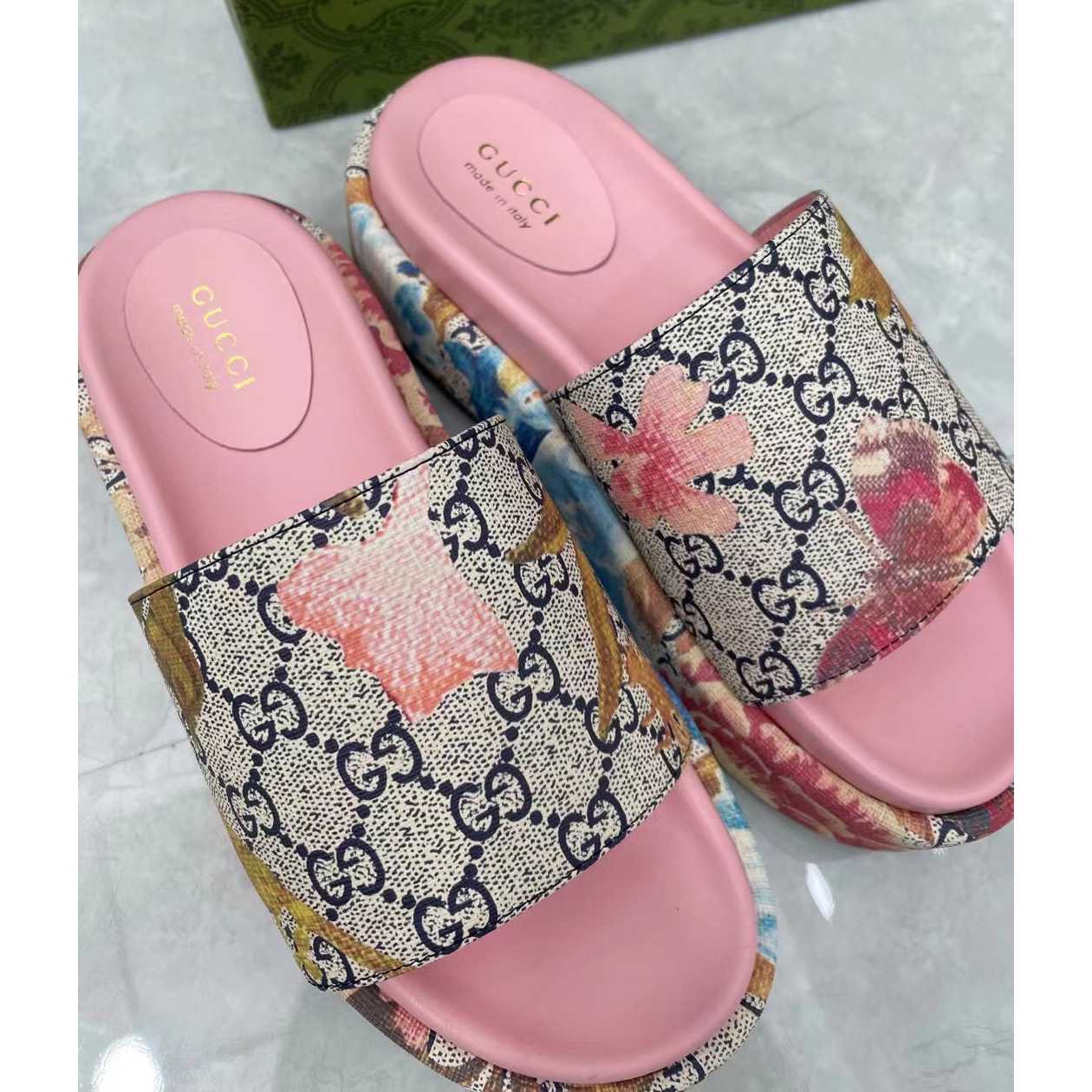 Gucci Online Exclusive Women's Flora Sandal - FashionPlug