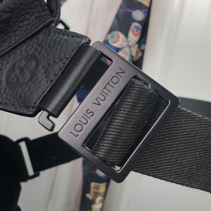 Louis Vuitton S Lock Sling Bag  (21-15-4cm)   M58487 - FashionPlug