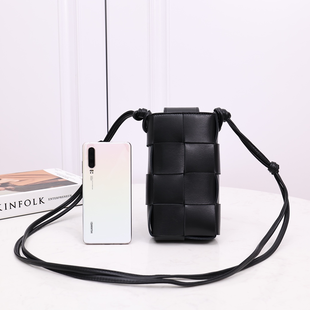 Bottega Veneta Phone Pouch - FashionPlug