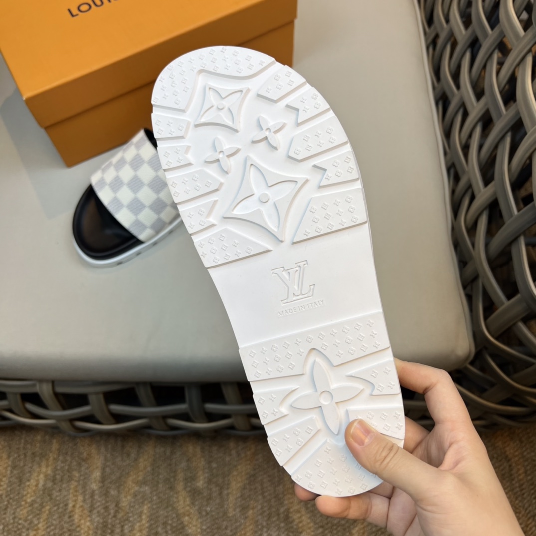 Louis Vuitton Sandals - FashionPlug