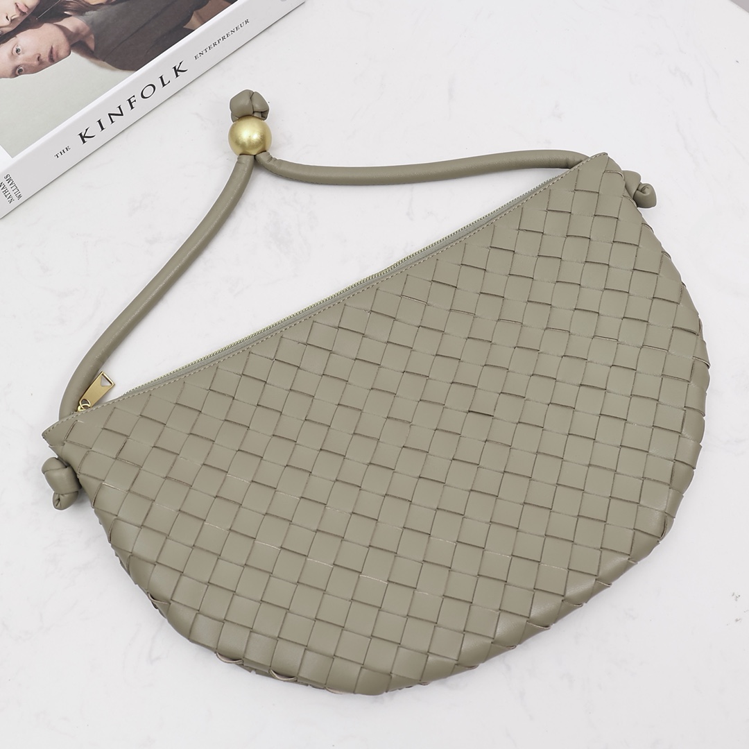 Bottega Veneta Medium Turn Pouch - FashionPlug