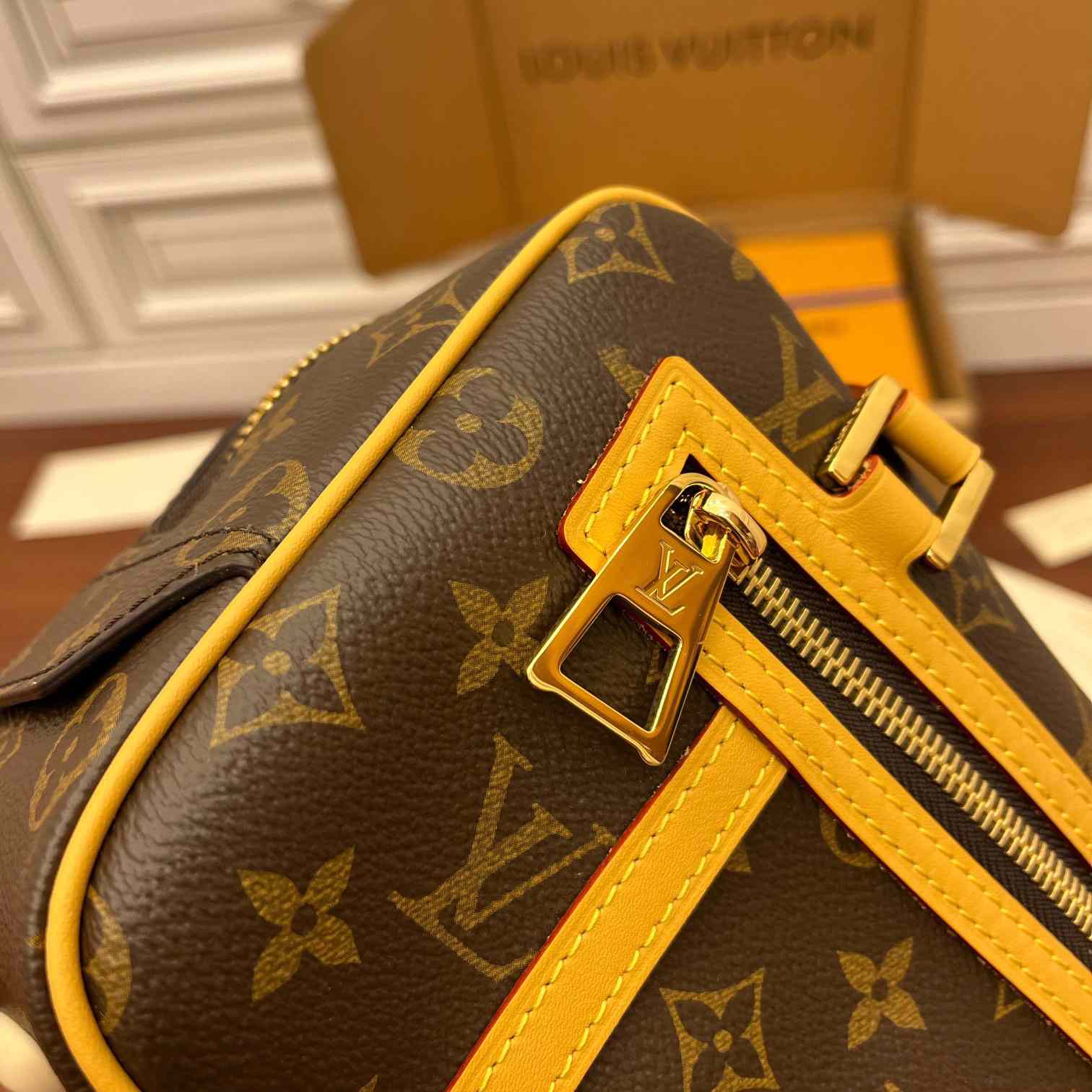 Louis Vuitton Cité    M46321 - FashionPlug
