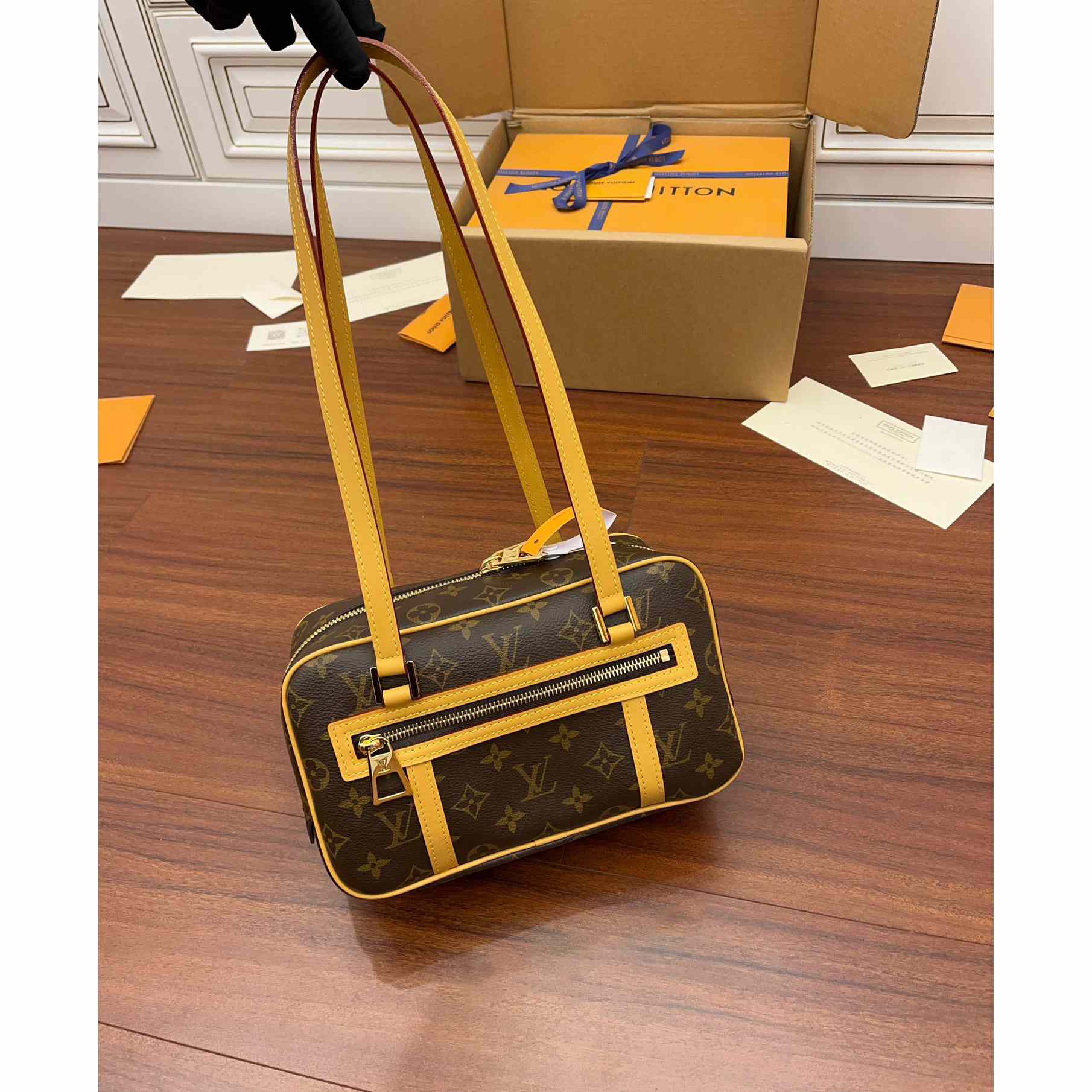Louis Vuitton Cité    M46321 - FashionPlug