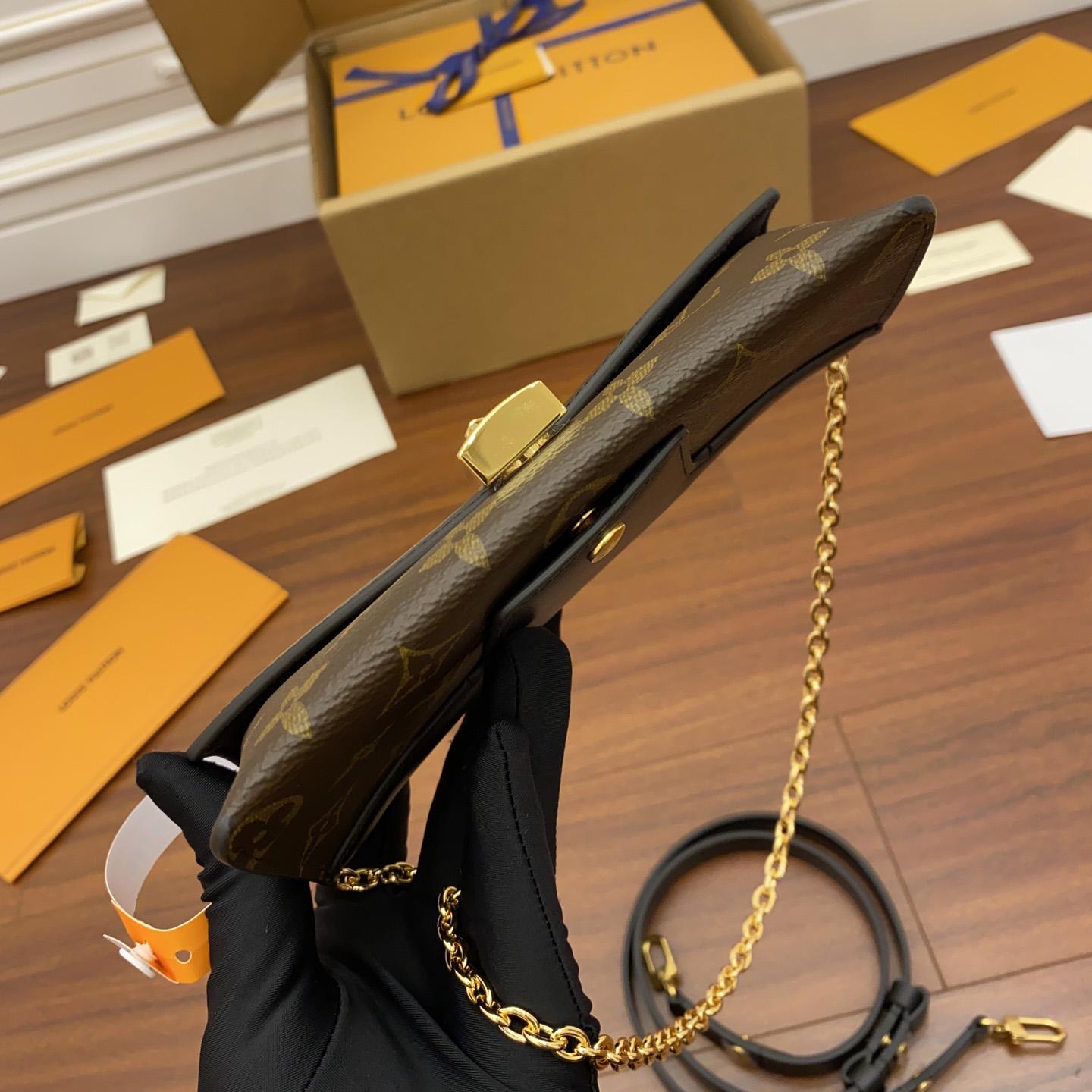 Louis Vuitton Padlock On Strap   M80559 - FashionPlug