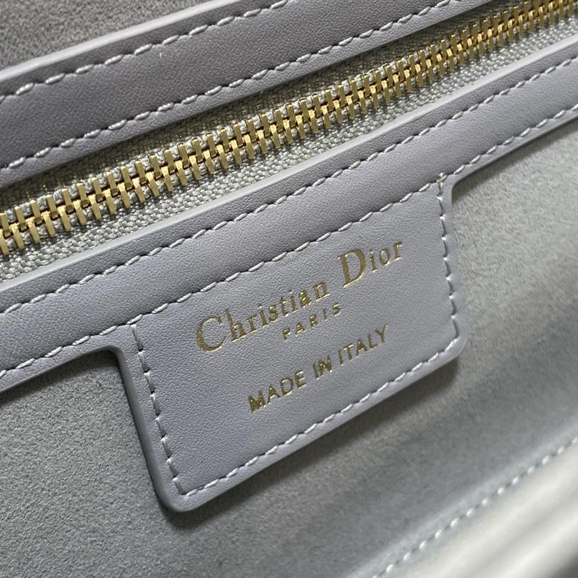 Dior 30 Montaigne Avenue Bag - FashionPlug