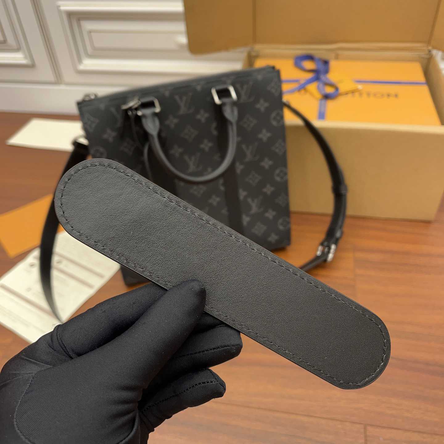 Louis Vuitton Sac Plat Cross Bag (26x28.5x6CM)   M46098 - FashionPlug