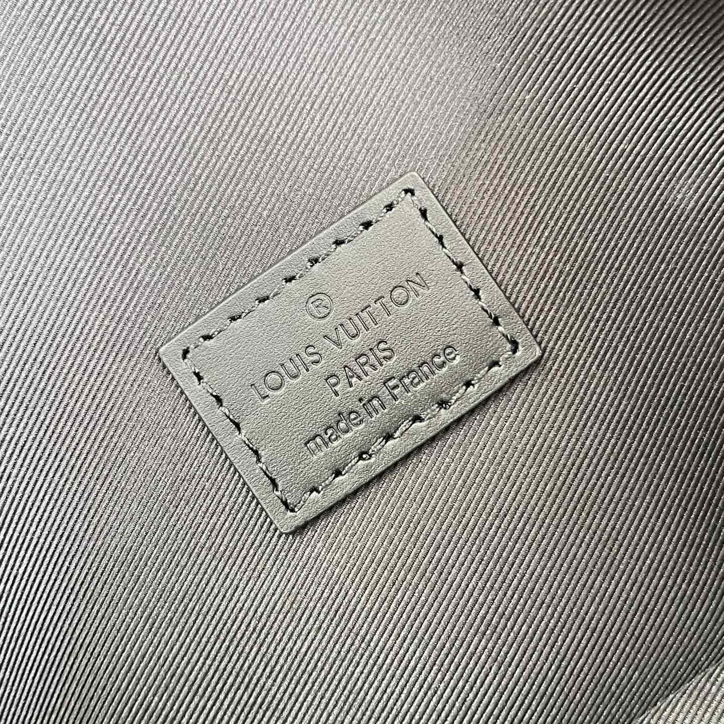 Louis Vuitton Steamer Wearable Wallet     m81852  - FashionPlug
