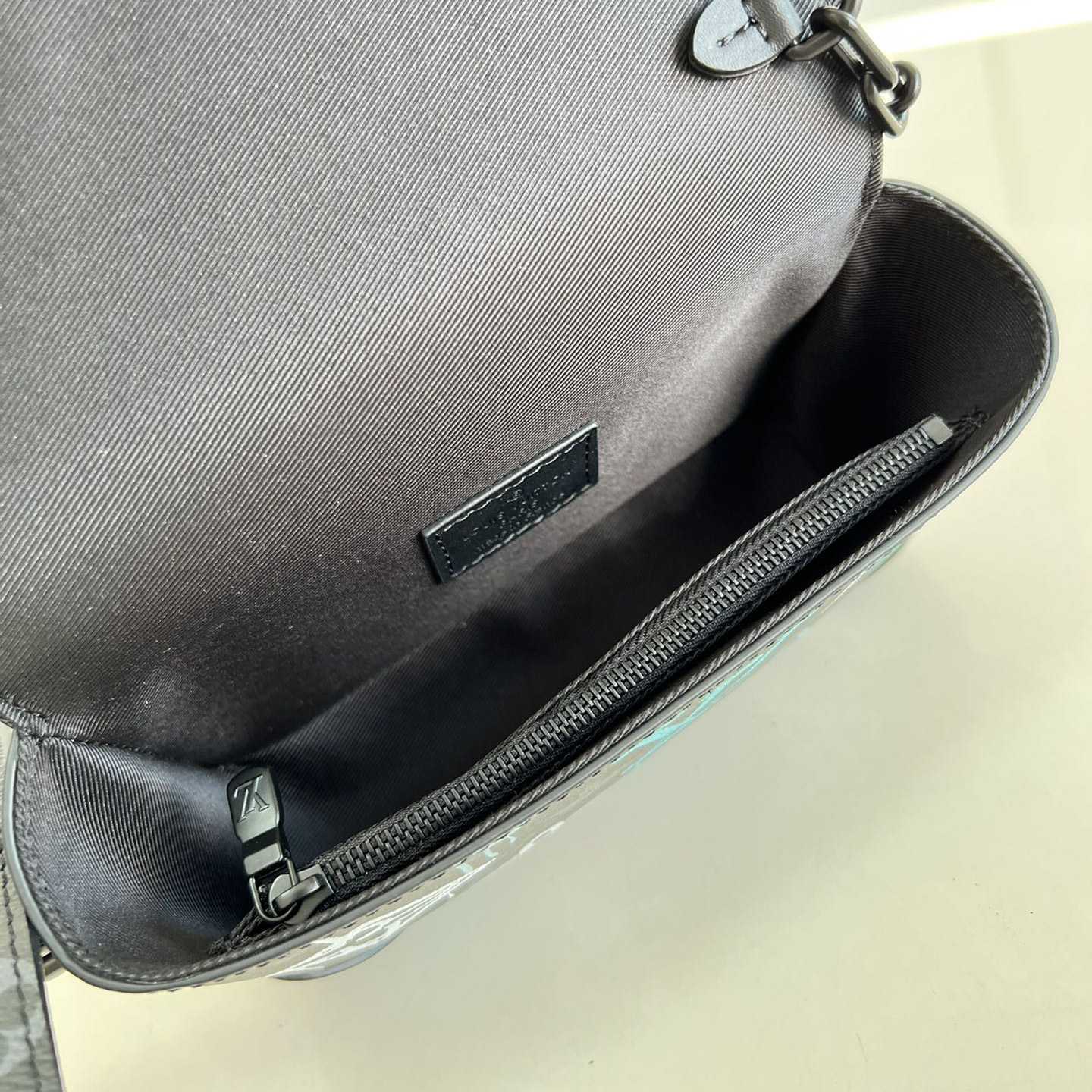 Louis Vuitton Steamer Wearable Wallet     m81852  - FashionPlug