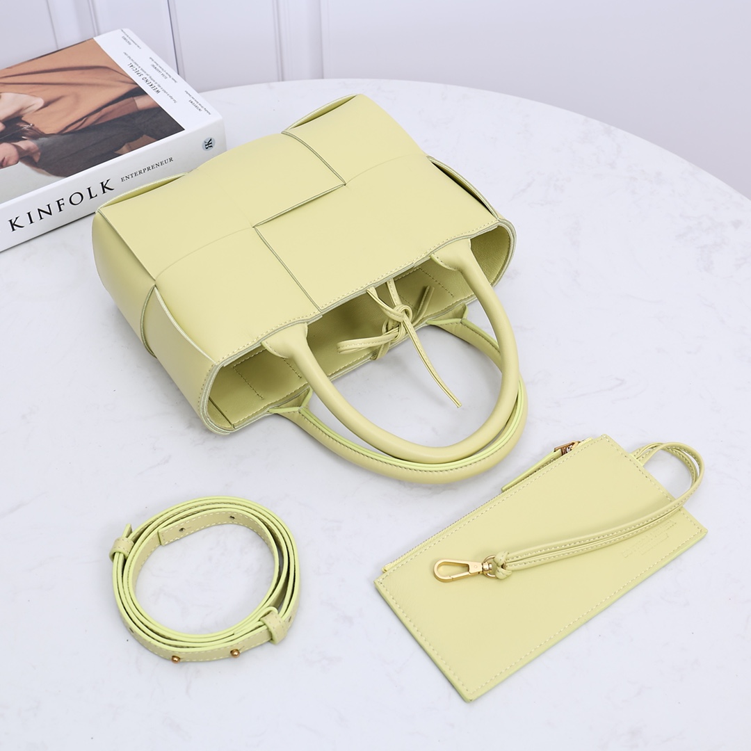 Bottega Veneta Mini Arco Tote Bag - FashionPlug