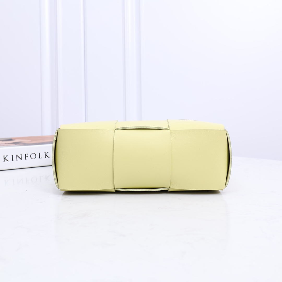 Bottega Veneta Mini Arco Tote Bag - FashionPlug