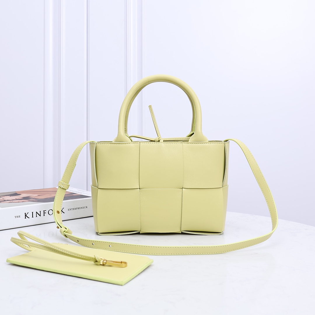 Bottega Veneta Mini Arco Tote Bag - FashionPlug