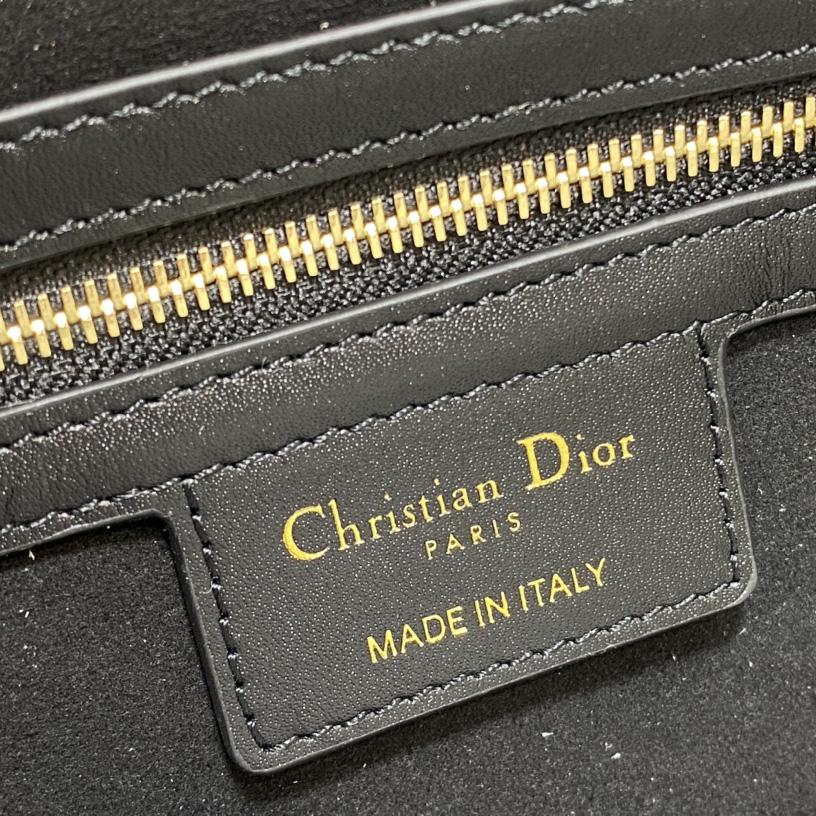 Dior 30 Montaigne Avenue Bag - FashionPlug
