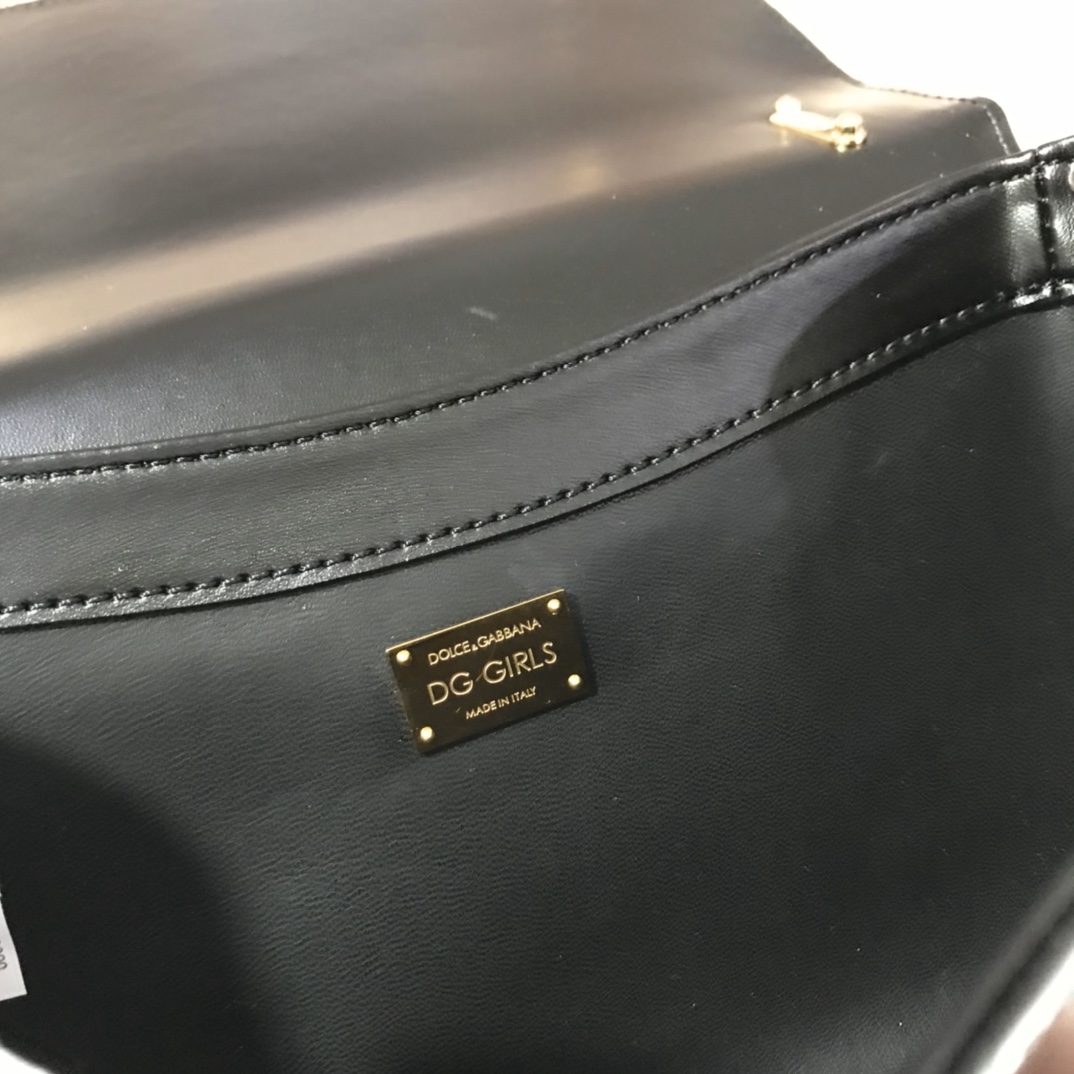 Dolce & Gabbana DG Girls Shoulder Bag In Nappa Color Black(21-4-15cm)  - FashionPlug